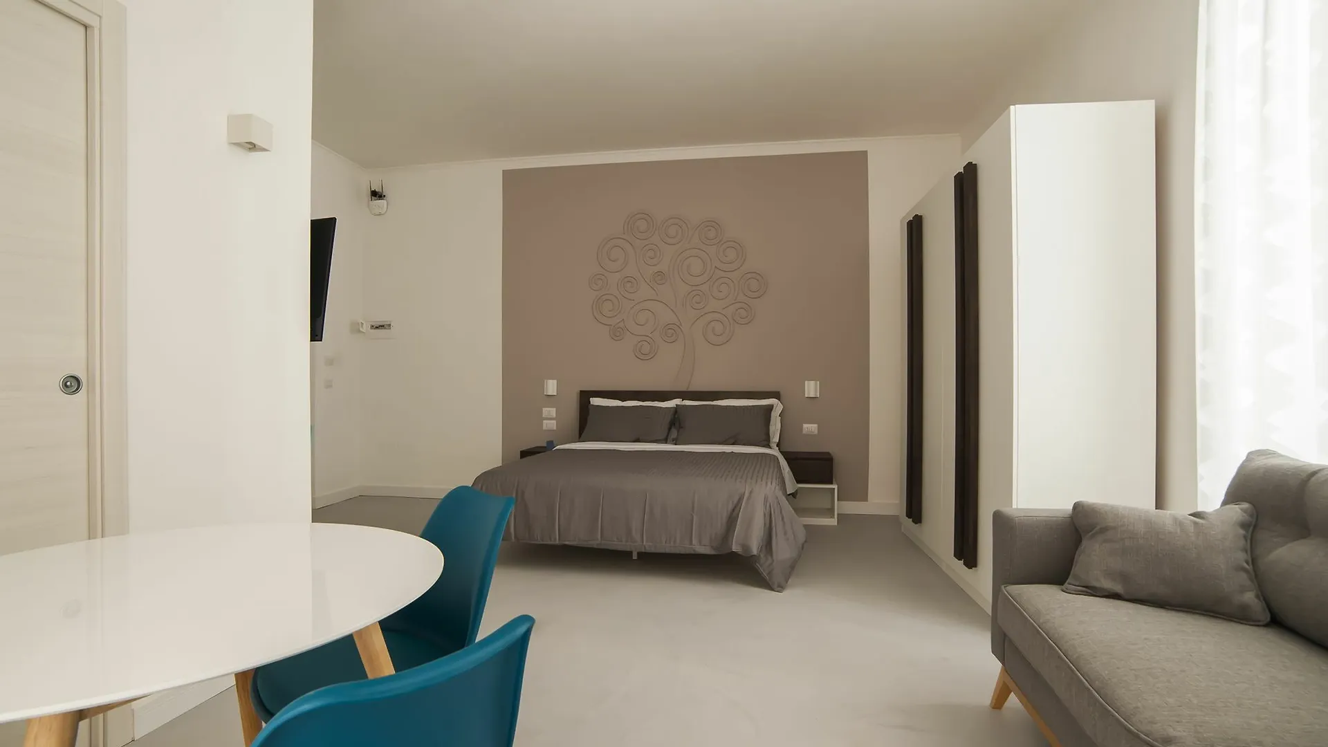 Dada Suite Неаполь 2*,
